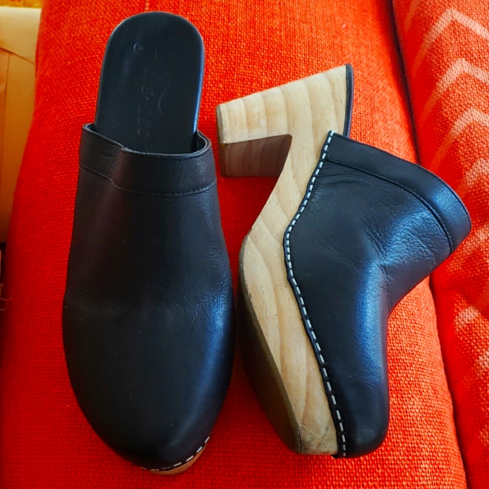 Free People Black Clog